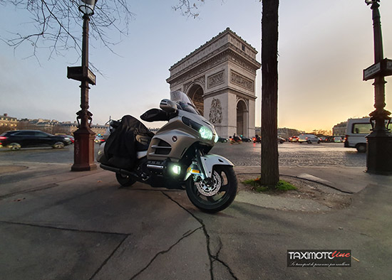 Arc Triomphe sightseeing tour MotoTaxi